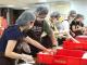 港務志工團隊今天來到瑪利亞社會福利基金會的愛心家園協助進行中秋月餅禮盒包裝4